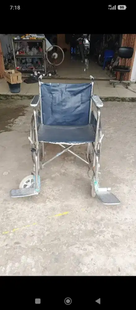Kursi roda layak pakai