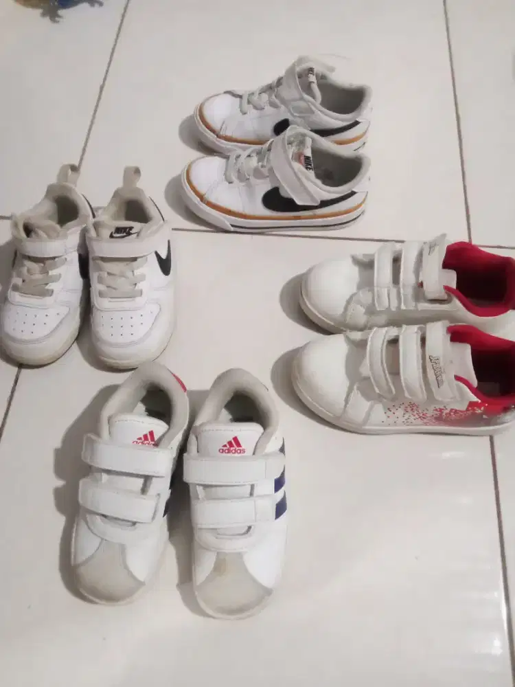 Sepatu anak harga diatas 4 pasang sepatu gays