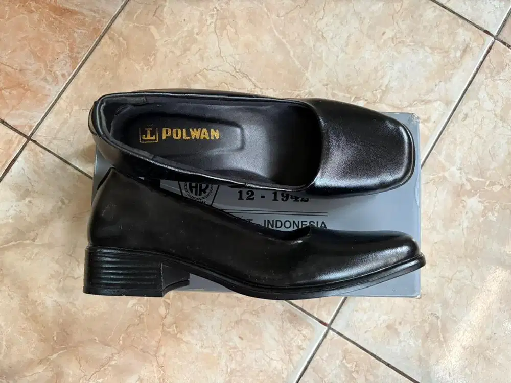 SEPATU PANTOFEL BARU 39