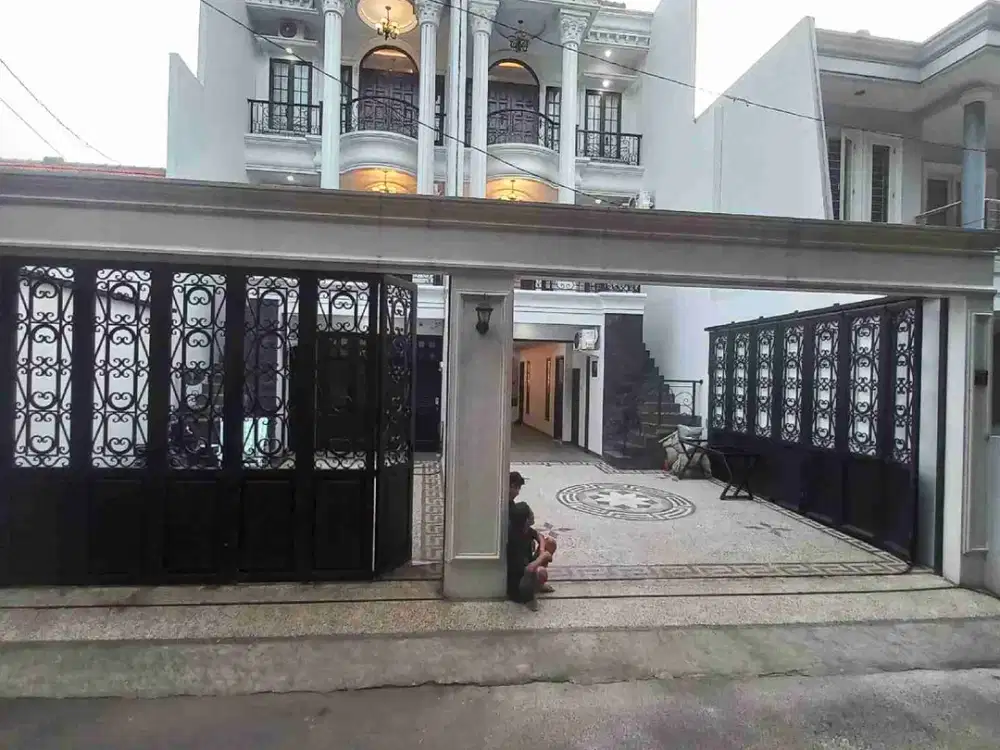 RUMAH PEJATEN BARAT AMERICAN CLASSIK