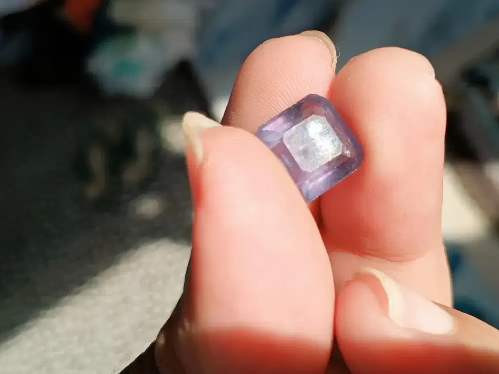 Natural batu color change fluorite