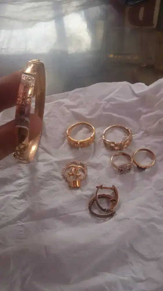 TERIMA JUAL BELI EMAS, LOGAM MULIA, BERLIAN DLL