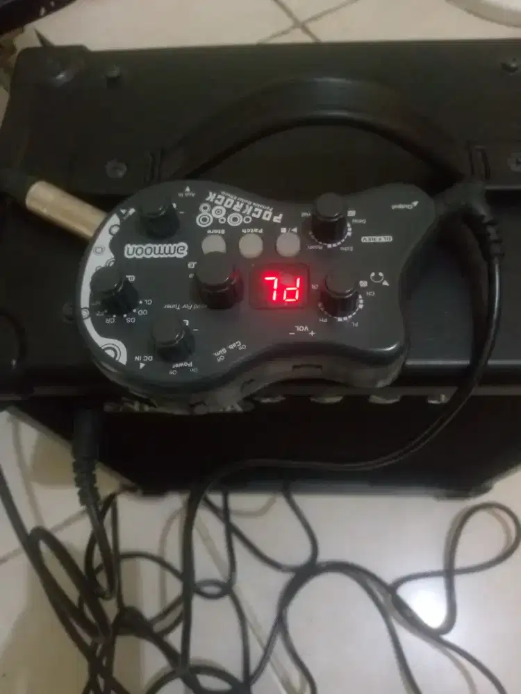 Efek gitar murah Ammon pockrock