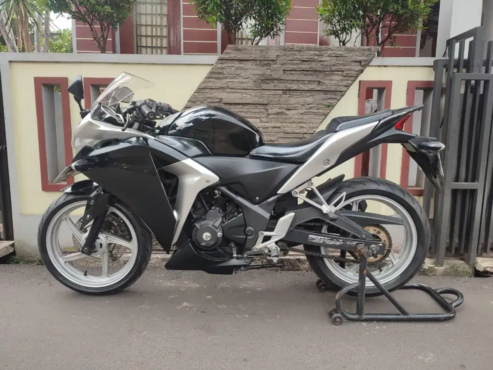 HONDA CBR 250 CBU TAHUN 2011 ABS