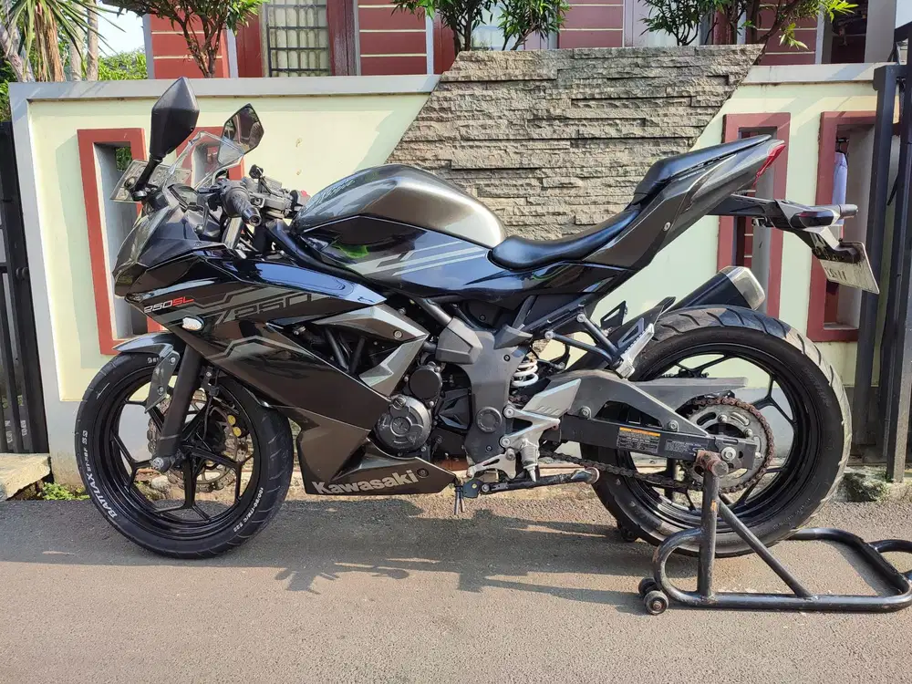KAWASAKI NINJA MONO 250SL TAHUN 2017