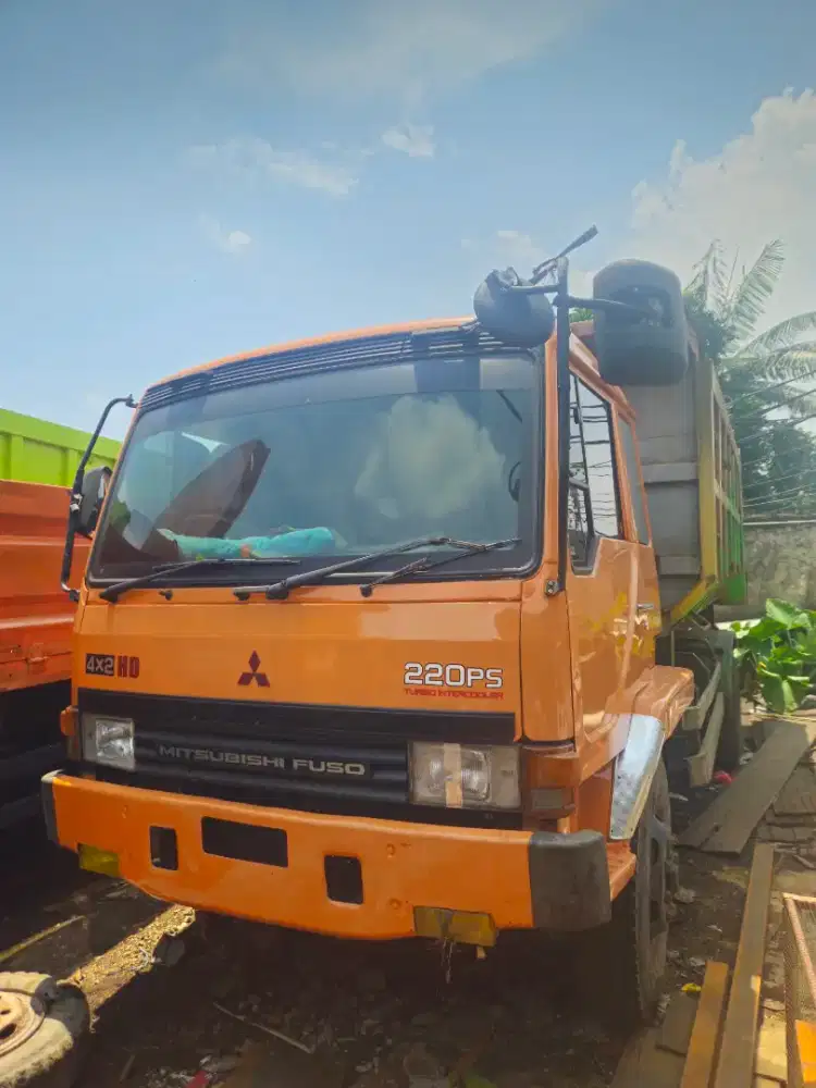 Mitsubishi fuso 4x2 bak besi dumptruk 6roda thn 2019