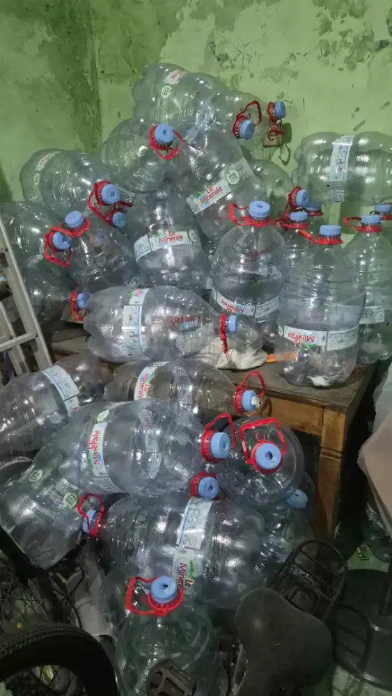Galon bekas Leminerale Rp 1.000 & Galon Aqua bekas Rp 15.000