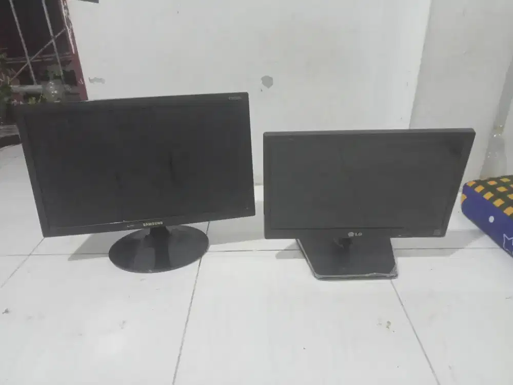 Jual 2 monitor Samsung dan LG