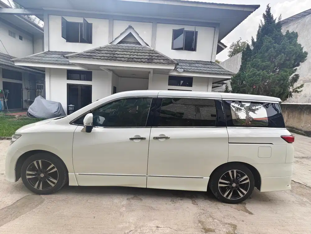 Nissan Elgrand 2011 Bensin