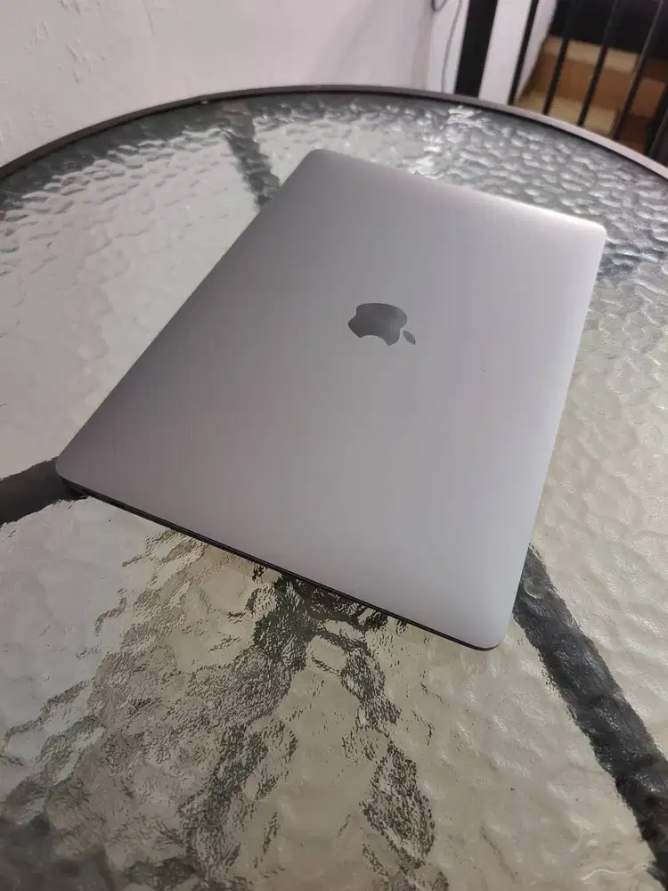 Apple MacBook Air 13 inci (M1, 2020) varian 8GB RAM dan 256GB SSD Grey