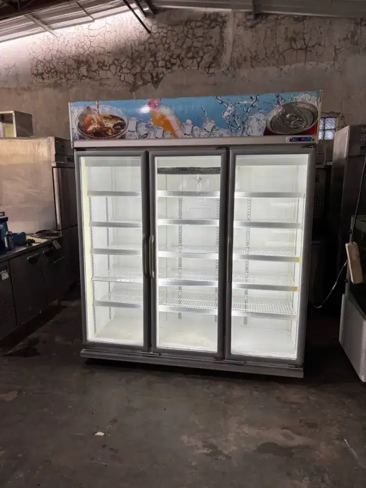 Dijual Showcase