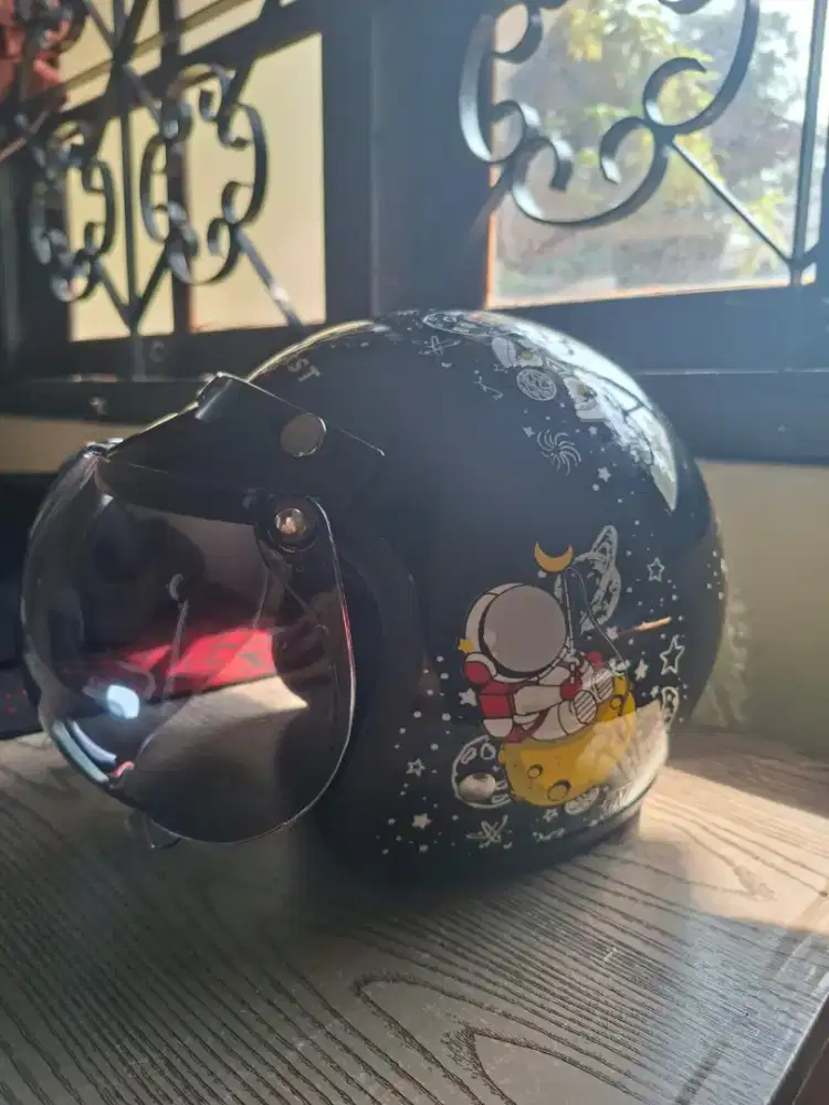 Helm Anak Bogo Motif Astronot