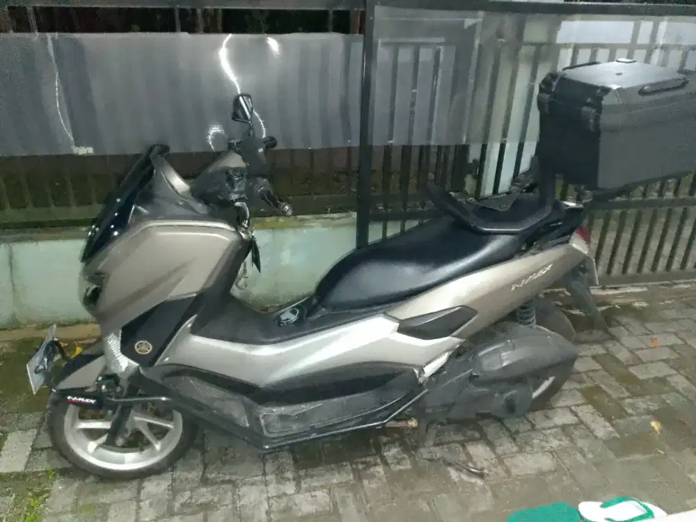 Mau jual NMAX Old 2015 Kondisi Normal banyak bonus Variasi