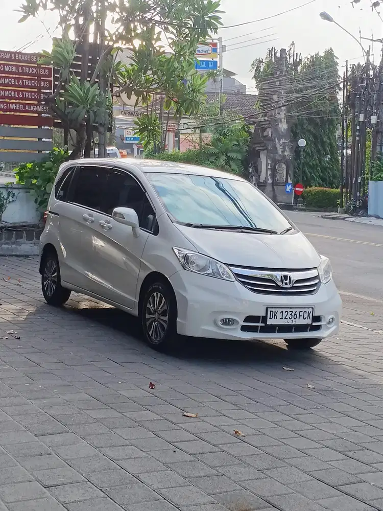 FREED PSD AUTOMATIK 2013 Asli Bali AC double