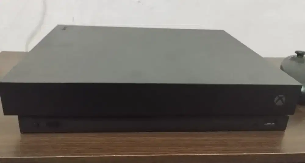 Xbox one X 1 TB Like New