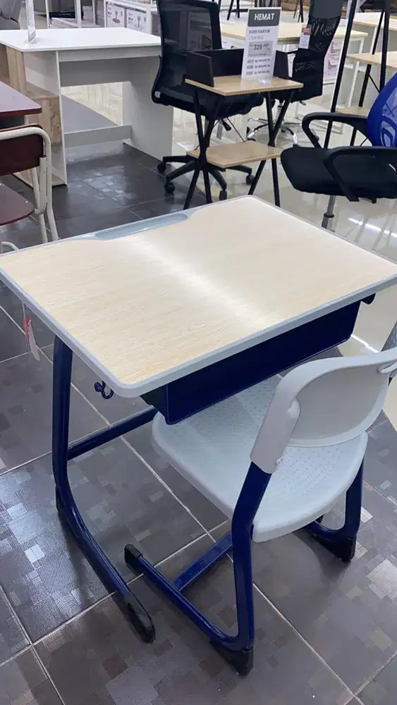 Auric Kursi Sekolah