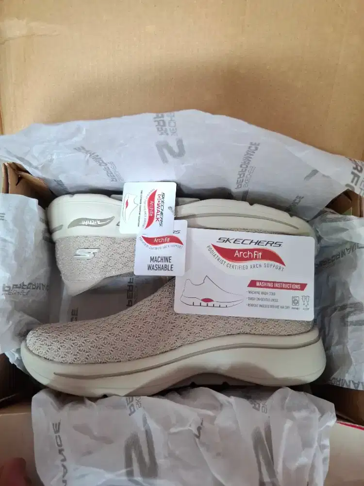 Sepatu Skechers Go Walk Arch Fit Womens Original BNIB 39