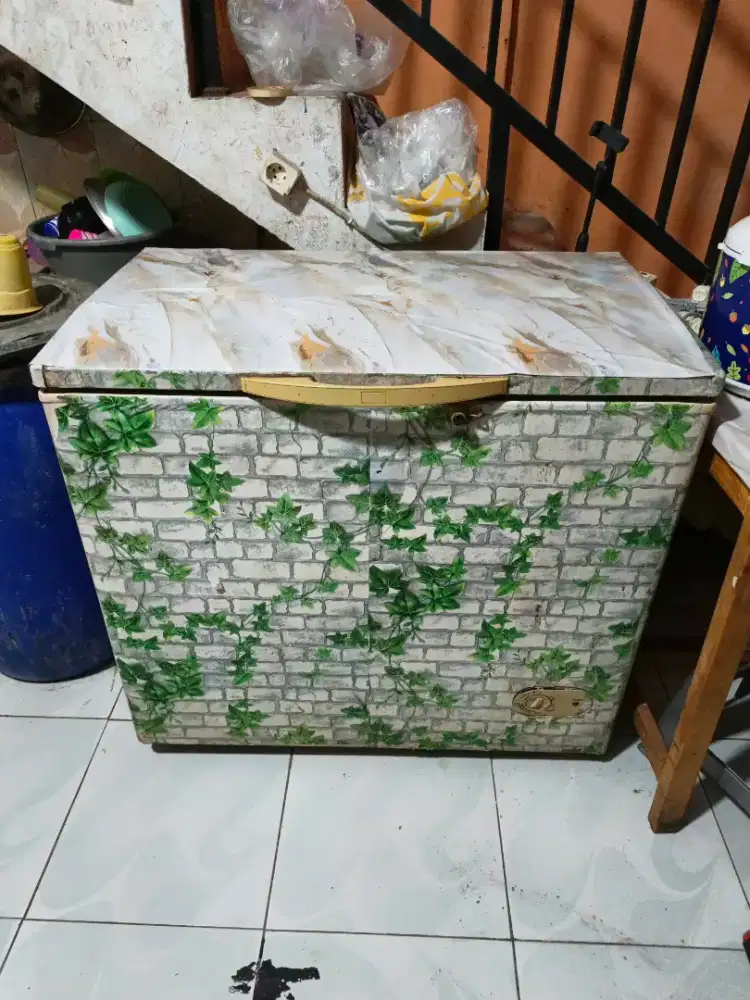 Freezer bekas masih bagus 100 l