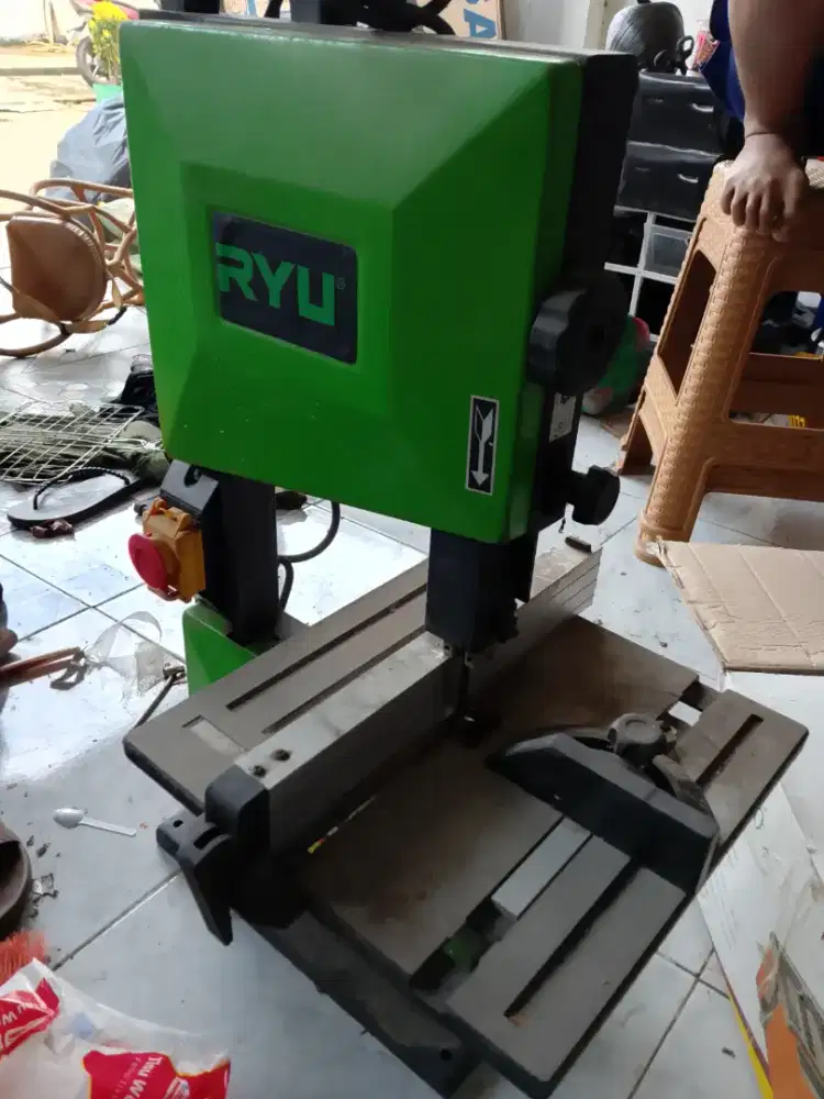 Dijual Mesin pembelah kayu atau pemotong tulang