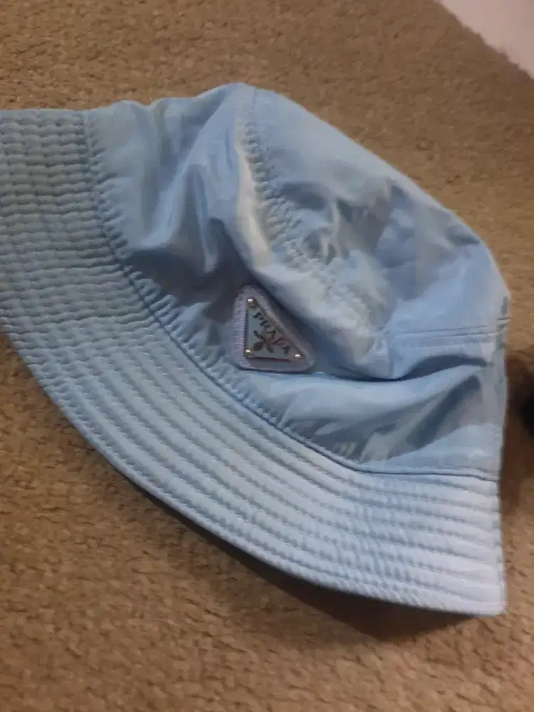 Topi bucket head prada milano