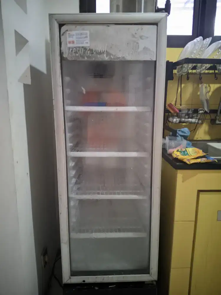 Showcase 1 Pintu