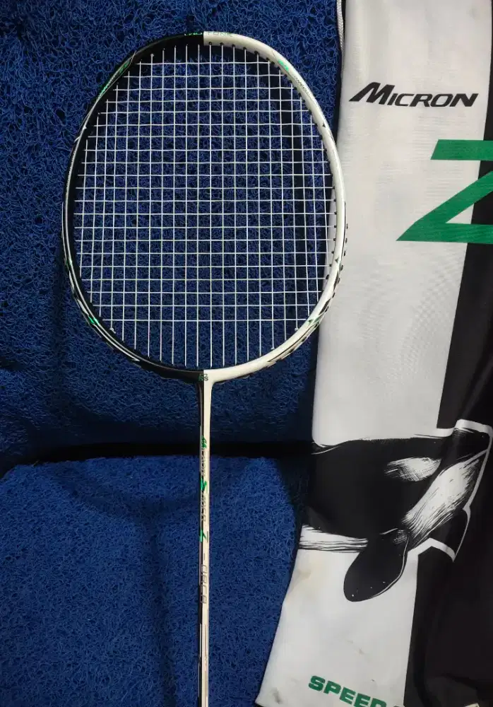 Raket badminton