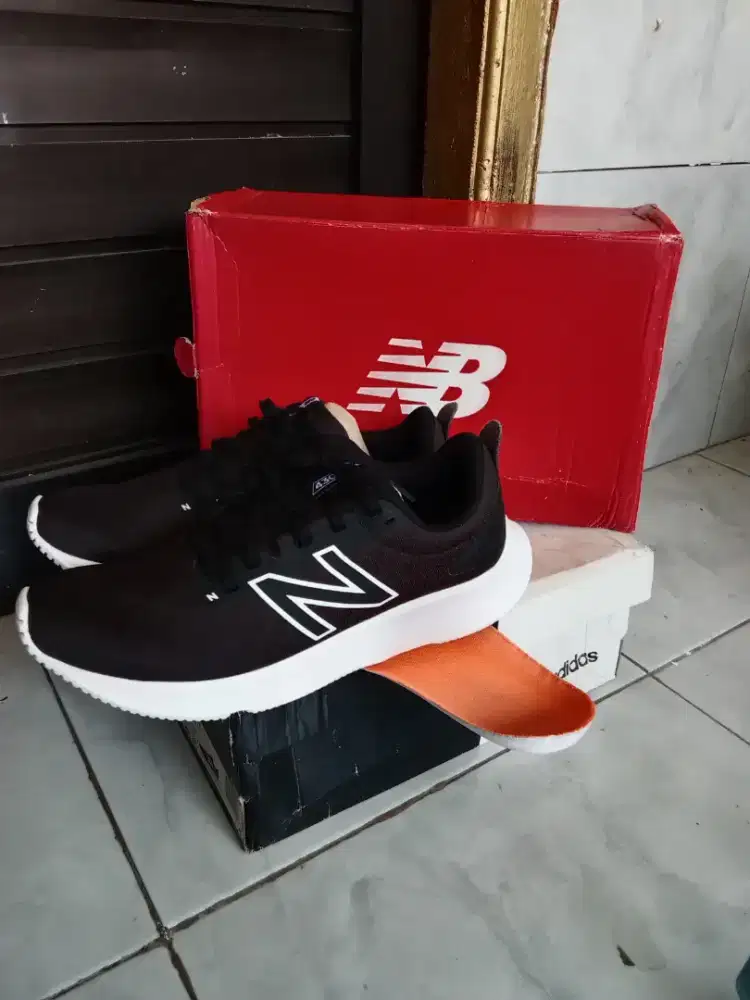 Sepatu RUNING NB