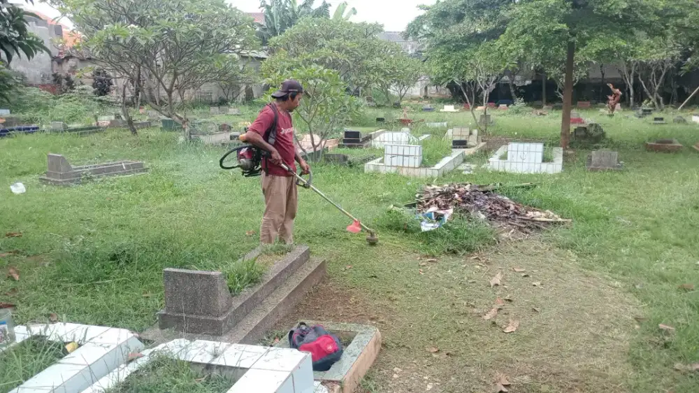 JASA POTONG RUMPUT