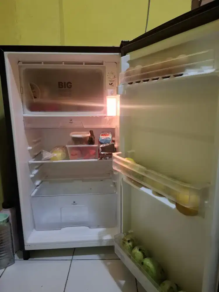 Di jual Kulkas 1 pintu SANKEN