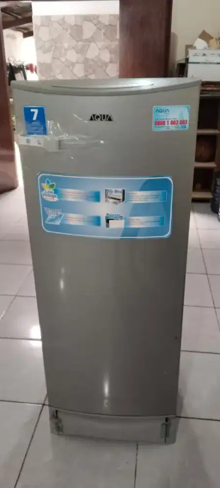 Jual kulkas bekas merk Aqua