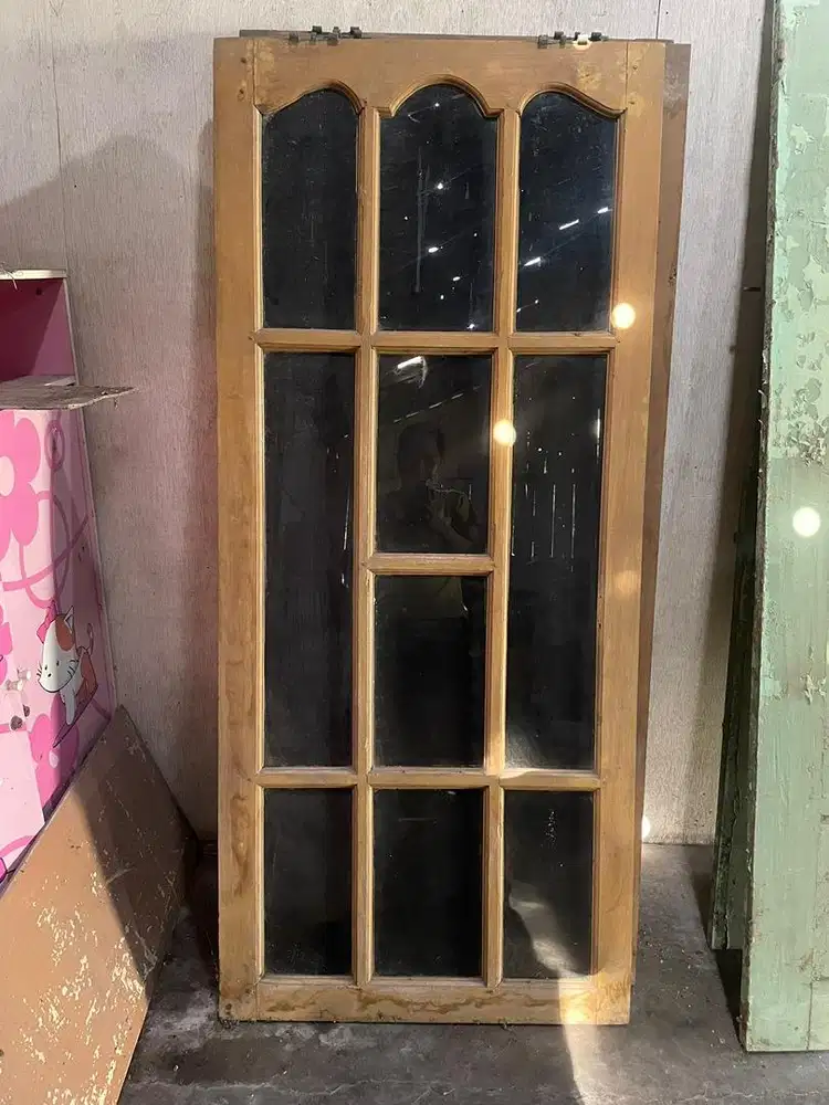 Dijual Daun Jendela Kayu Bekas