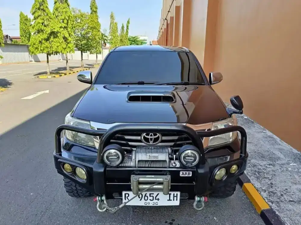 Toyota hilux 2.5 g manual 4x4 tahun 2011