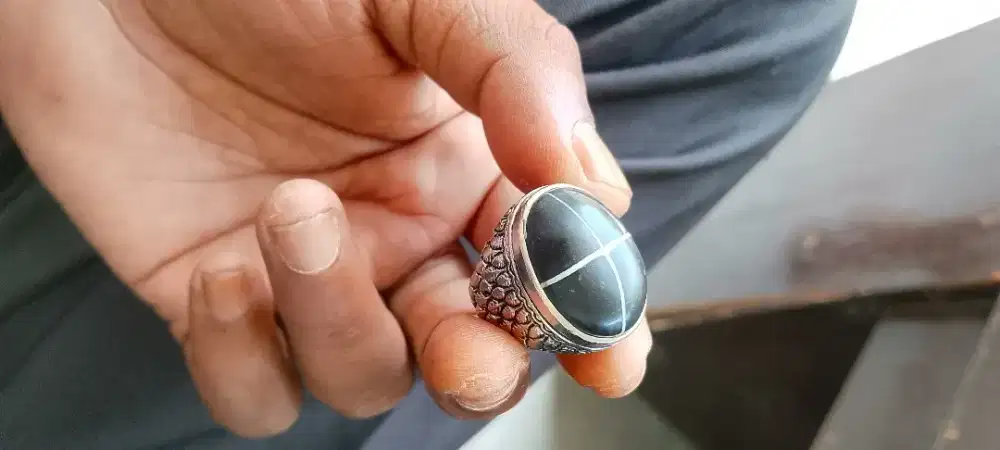 batu tapak jalak hitam