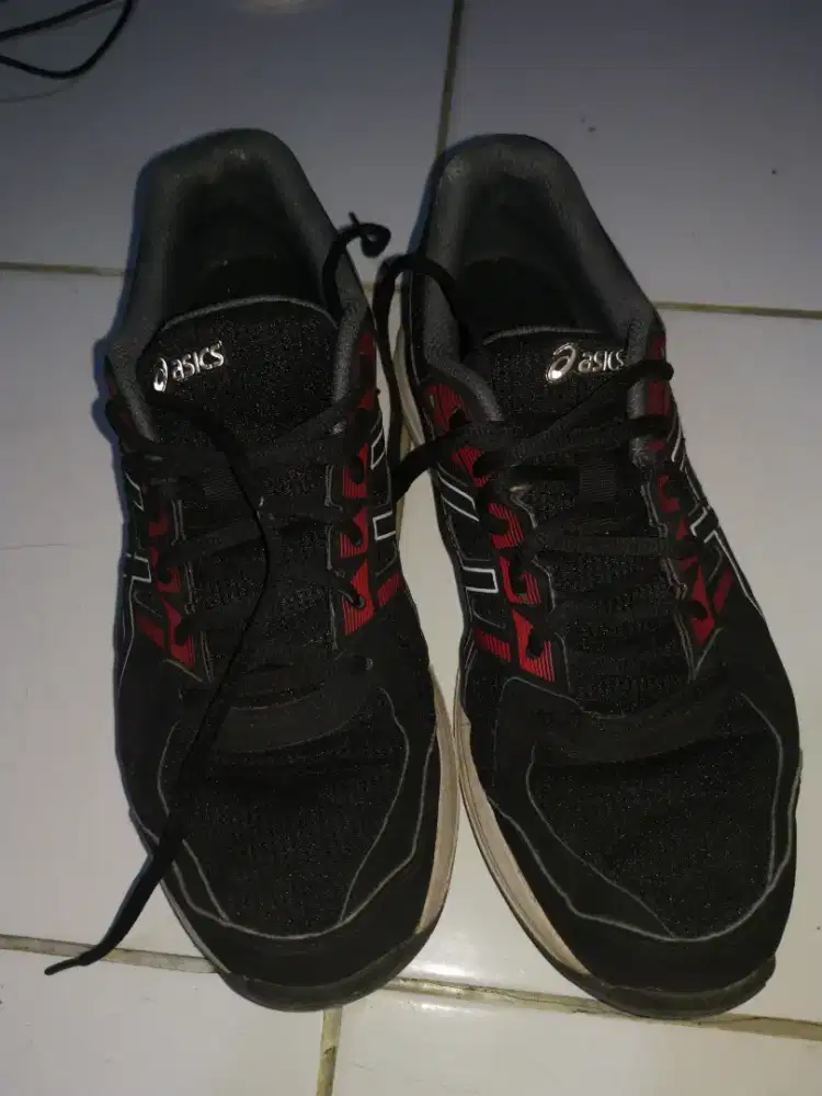 Sepatu asics size 44