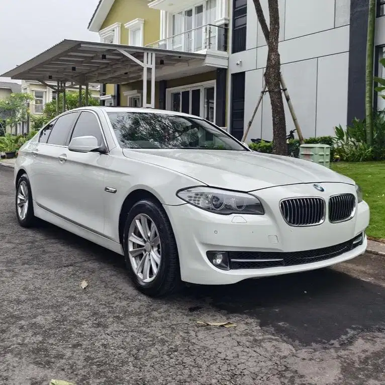 (CASH) BMW F10 520i 2012