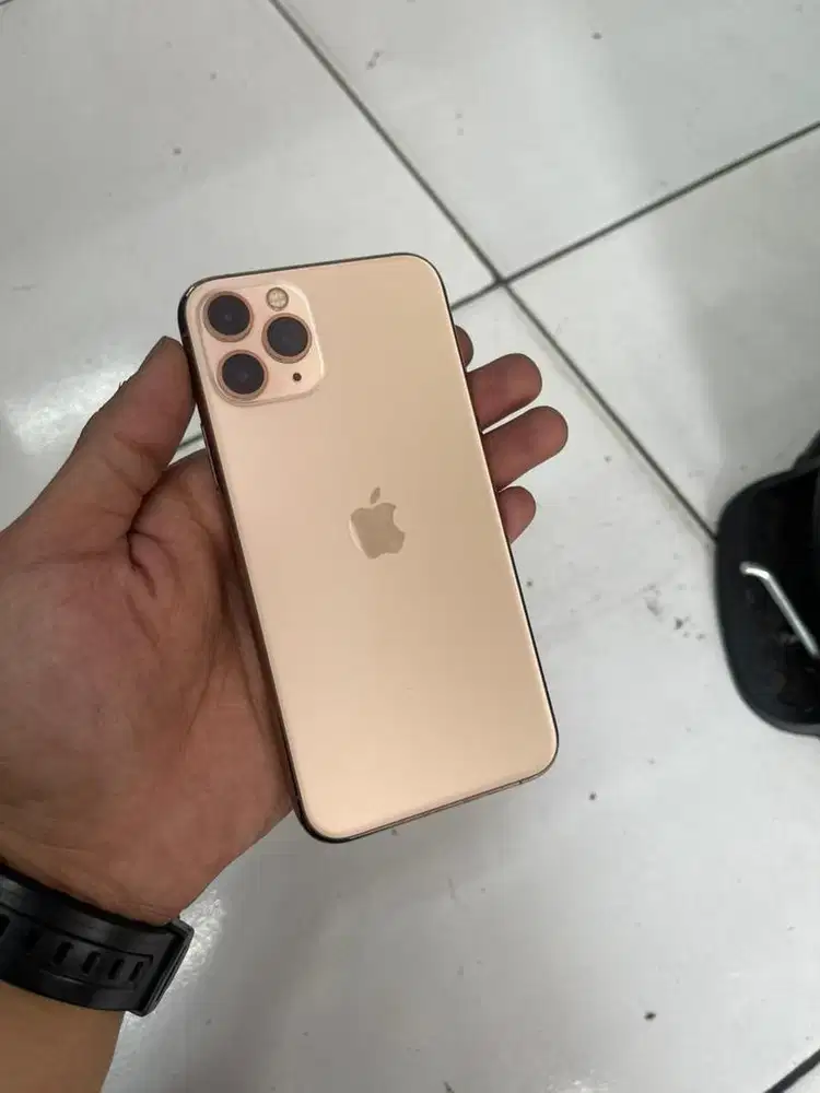 iPhone 11pro 64gb gold