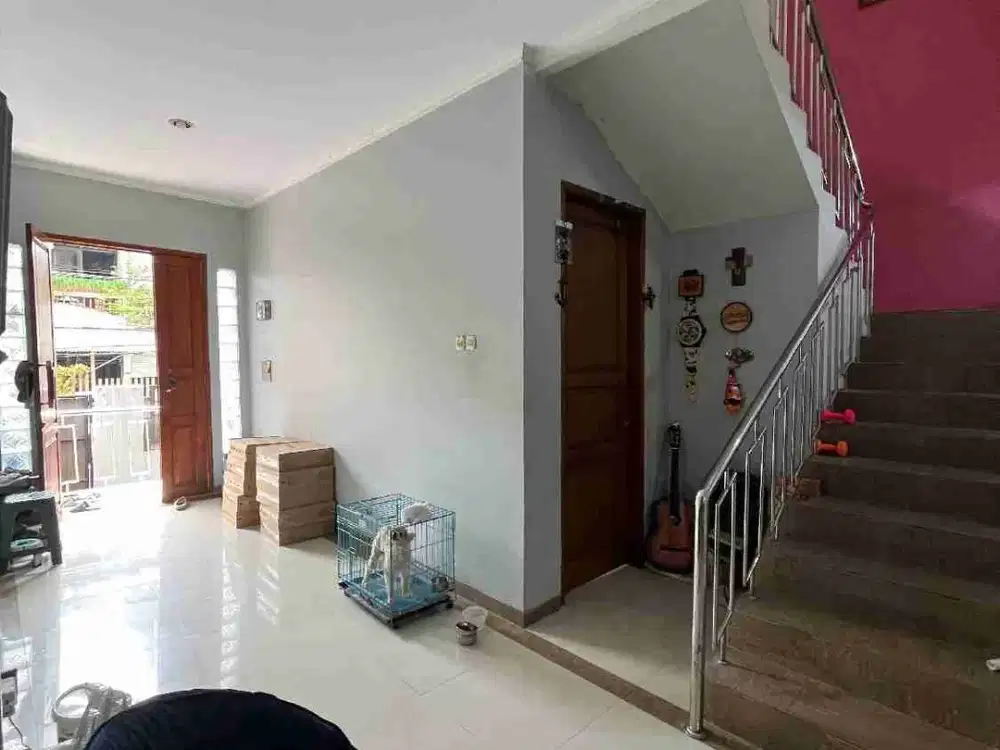 Dijual Murah Rumah Dimensi 9x15 Bangunan 2,5 Lantai di Tomang