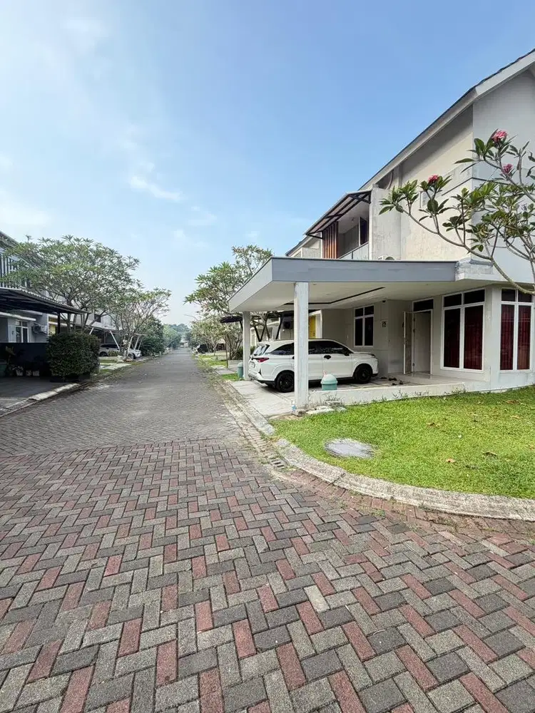 SEWA RUMAH HOOK 2 LANTAI – 3KT 3KM, CARPORT 2 MOBIL, SIAP HUNI
