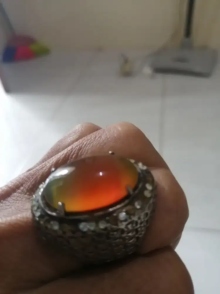 Batu pancawarna kristal