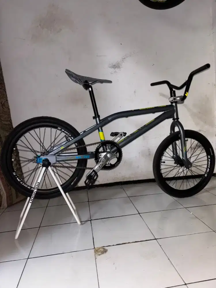 Sepeda BMX XL R8 20