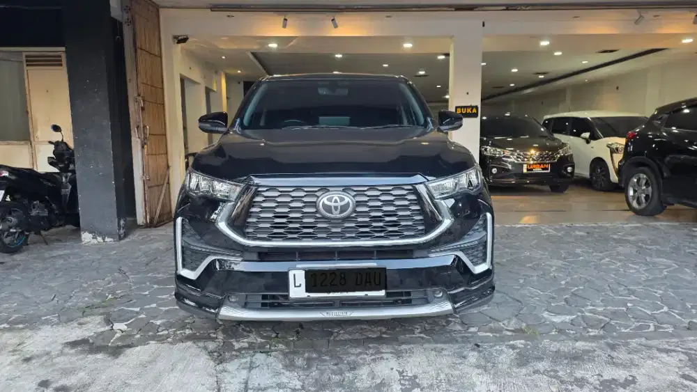 Toyota innova zenix V at hybrid modelista 2024