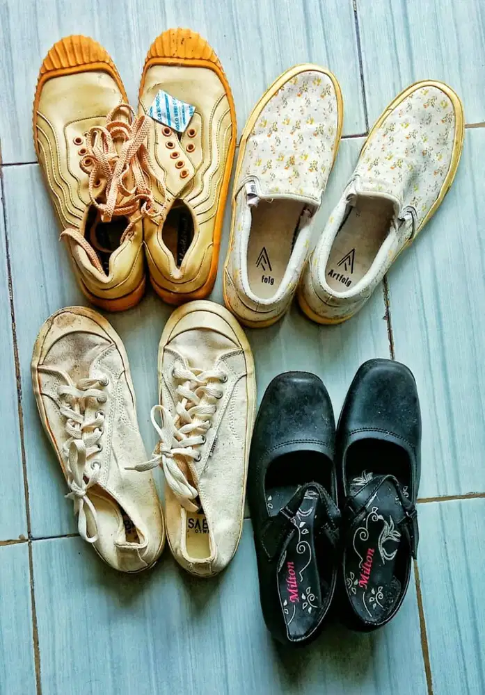 3 SEPATU DAN 1 PANTOFEL