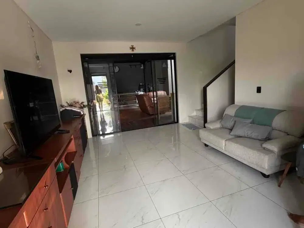 For Sale rumah 
KBP cluster Simakirana
full furnish

Lt 160
Lb 177
2lt
Lm 8
kt 3
km 3
5500wt 
artesis
smart home
blkg full renov 
SHM
hadap timur
carport 2
depan rumah taman
AC 3
Solarhart
CCTV

HARGA 3,9 M nego
LN