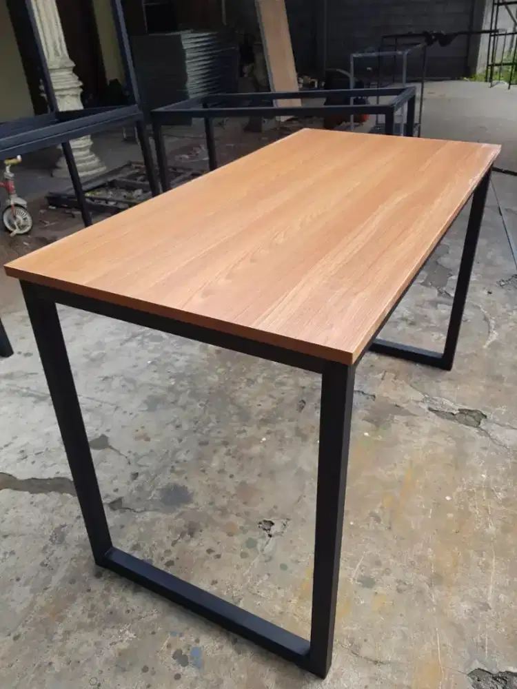 Meja permanen lapis hpl.