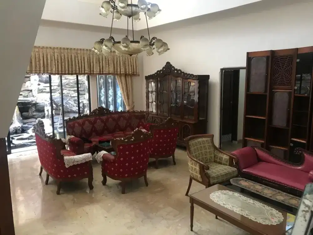 DIJUAL RUMAH BESAR DI GUDANG PELURU TEBET JAKARTA SELATAN