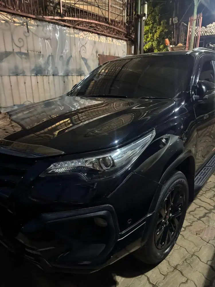Jual mobil Fortuner TRD mulus tahun 2020