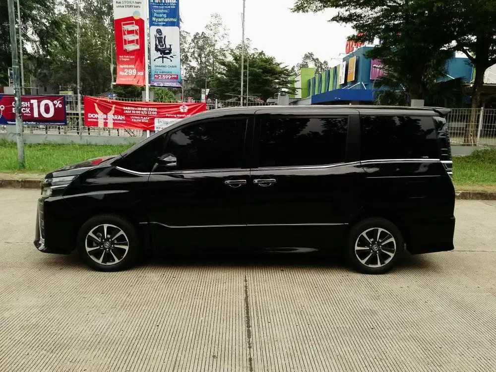 TOYOTA VOXY 2.0 At 2019
HITAM METALIK