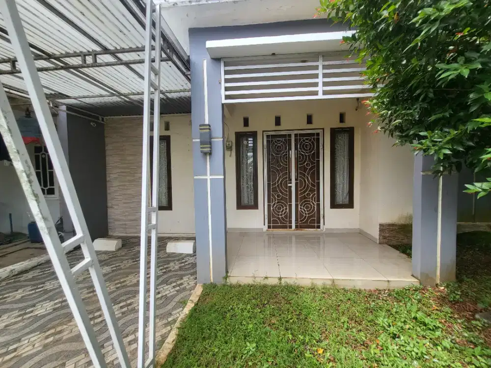 Dijual rumah posisi hook tanah luas dan komplek strategis