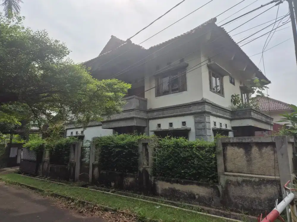 Rumah 2 Lantai Hoek di Blok J Cinere