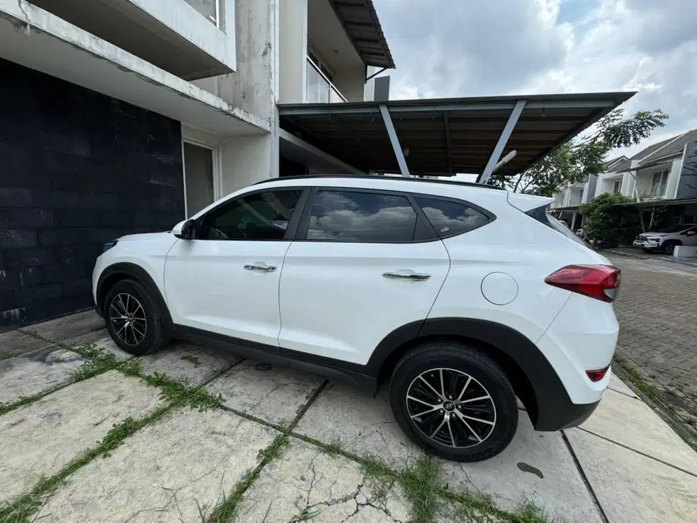 Dijual Hyundai Tucson XD CDRi AT Diesel 2.0L tahun 2018 warna putih